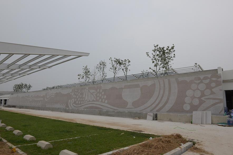 烟台蓬莱机场大型浮雕景观----葡萄酒城