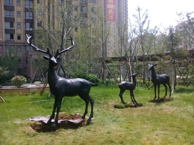 烟台中青基业产业城 铸铜群鹿