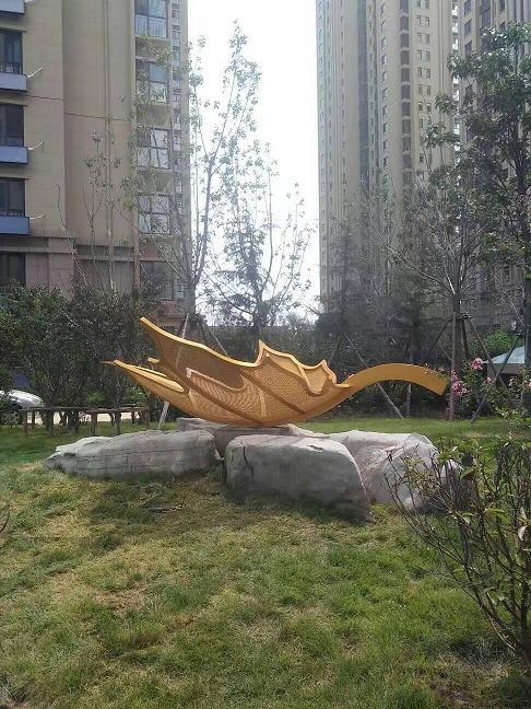烟台君山水小区树叶雕塑（不锈钢）