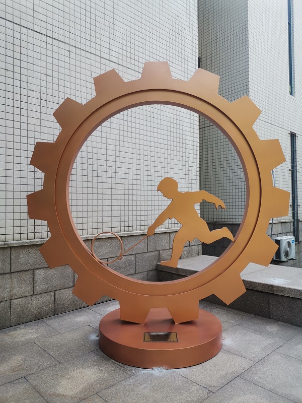 烟台大学 机械汽车工程学院  雕塑